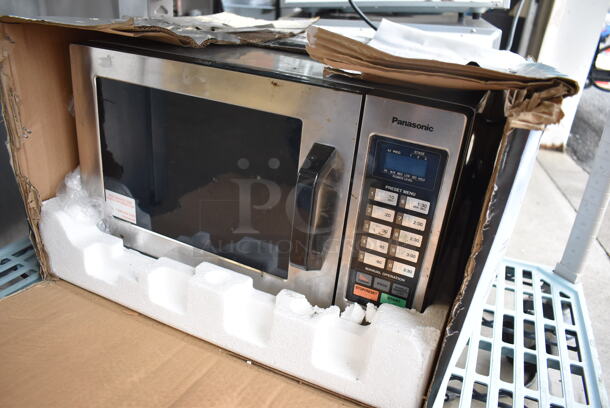 2018 Panasonic NE-1054F T Metal Countertop Microwave Oven. 120 Volts, 1 Phase. 20x13x11 - Image 3 of 7