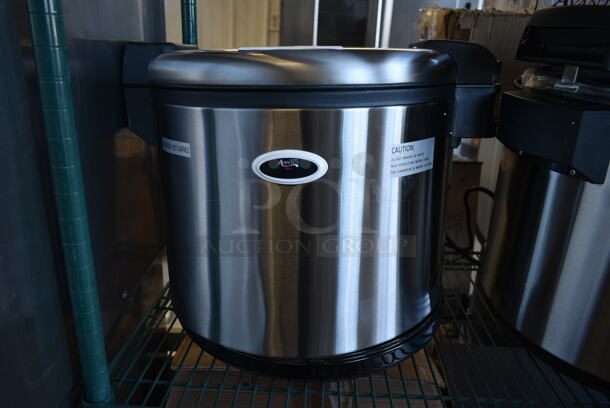 BRAND NEW SCRATCH AND DENT! 2023 Avantco 177RW90 Stainless Steel Commercial Countertop Electric Powered Rice Cooker. 120 Volts, 1 Phase. Tested and Working! - Image 4 of 7