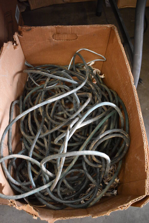 ALL ONE MONEY! Lot of Various Items Including Extension Cord and Lights - Image 4 of 4