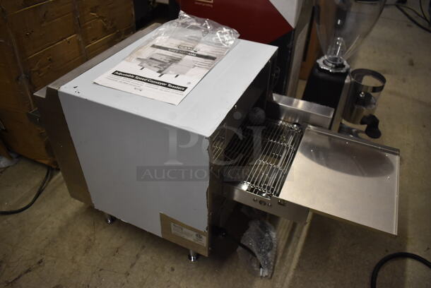 BRAND NEW! Avantco 177CNVYOV10A Stainless Steel Commercial Countertop Conveyor Oven with 10 1/2" Belt. 120 Volts, 1 Phase. Tested and Working! - Image 10 of 10