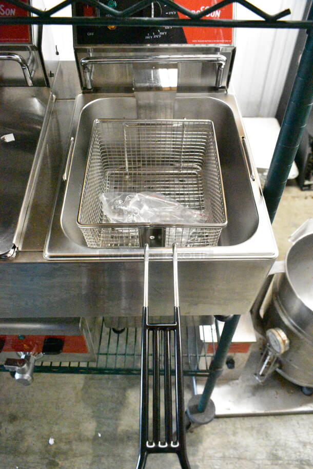 BRAND NEW SCRATCH AND DENT! 2023 Crosson CF-26 Stainless Steel Commercial Countertop Electric Powered 2 Bay Fryer w/ 2 Metal Fry Baskets and 2 Lids. 120 Volts, 1 Phase. - Image 4 of 9