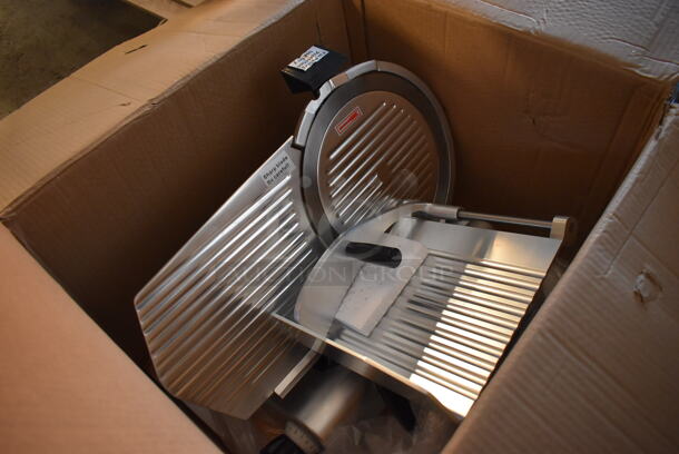 BRAND NEW IN BOX! Avantco SL312 Stainless Steel Commercial Countertop Meat Slicer w/ Blade Sharpener. 115 Volts, 1 Phase. 23x18x17. Tested and Working! - Image 4 of 9