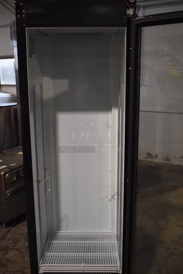 BRAND NEW SCRATCH AND DENT! KoolMore MDR-1GD-13C Metal Commercial Single Door Reach In Cooler Merchandiser w/ Poly Coated Racks on Commercial Casters. 115 Volts, 1 Phase. Tested and Working! - Image 4 of 9