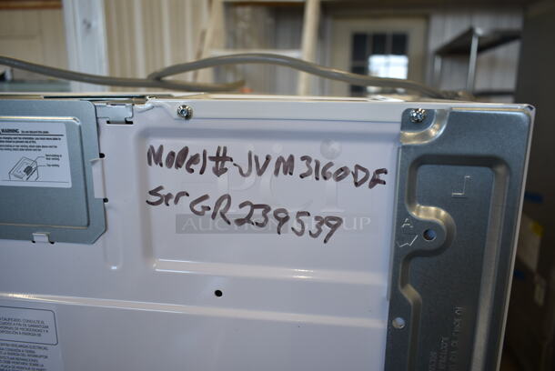 BRAND NEW SCRATCH AND DENT! General Electric GE JVM3160DF Metal Microwave Oven. - Image 8 of 9