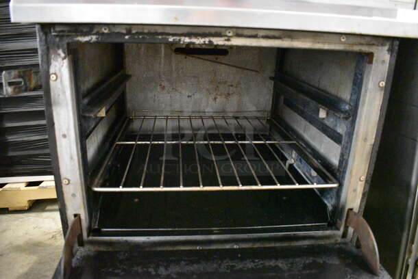 Vulcan Stainless Steel Commercial Natural Gas Powered 4 Burner Range w/ Oven and Back Splash. 24x30x62 - Image 3 of 4