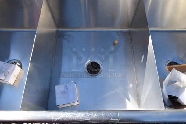 BRAND NEW SCRATCH AND DENT! Stainless Steel Commercial 3 Bay Sink. Bays 20.5x24 - Image 3 of 5