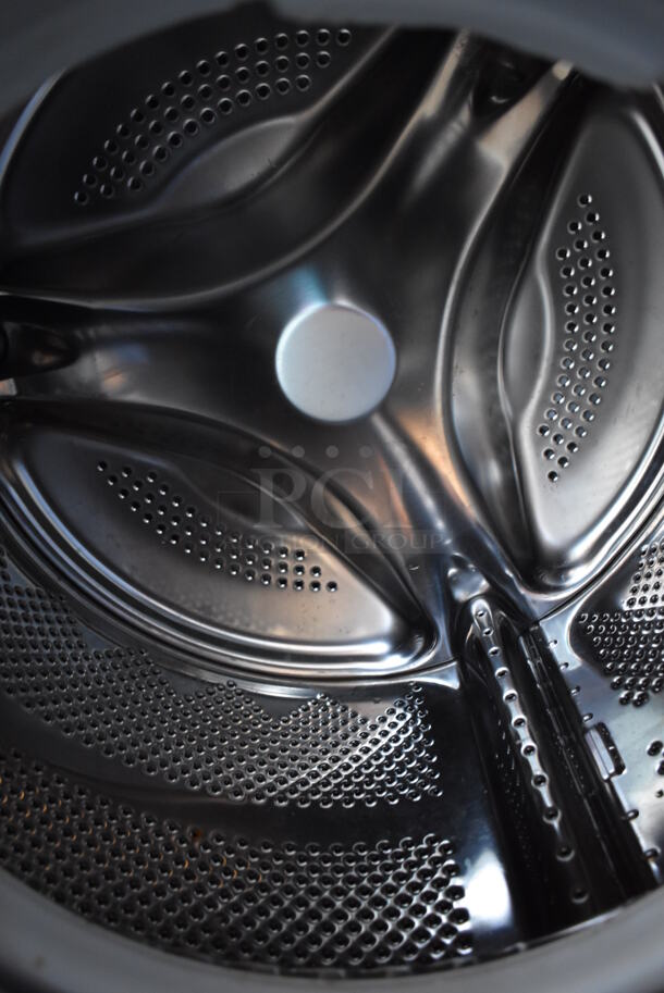 Bosch Axxis WFL2060UC Front Load Washer. 24x24x34 - Image 8 of 8