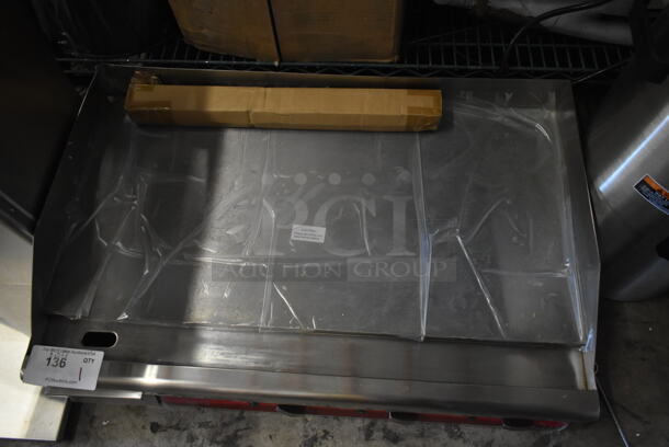 BRAND NEW SCRATCH AND DENT! Avantco 177EG30N Stainless Steel Commercial Electric Powered Flat Top Griddle. Does Not Have Legs. 208/240 Volts, 1 Phase. - Image 3 of 5