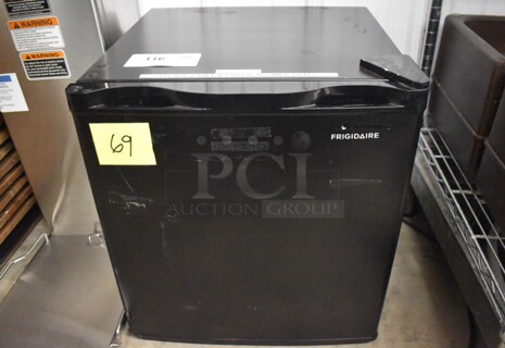 Frigidaire EFR100 Metal Mini Cooler. 115 Volts, 1 Phase. 18x18x20. Tested and Working!