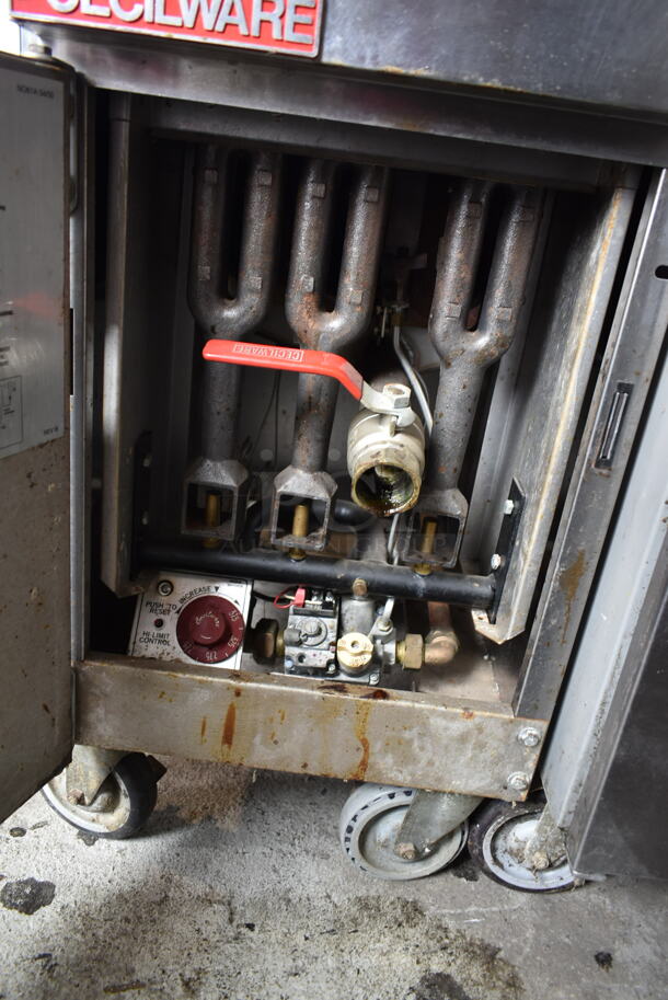 Cecilware FMS403HP Stainless Steel Commercial Floor Style Natural Gas Powered Deep Fat Fryer on Commercial Casters. 110,000 BTU. - Image 5 of 7