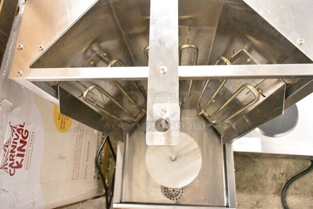 BRAND NEW SCRATCH AND DENT! 2023 Avantco 177VBE102M Stainless Steel Electric 65 lb. Vertical Broiler. 208/240 Volts, 1 Phase.  - Image 4 of 7