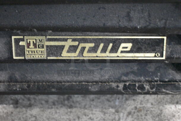 True GDM-49-LD Metal Commercial 3 Door Reach In Cooler Merchandiser w/ Poly Coated Racks. 115 Volts, 1 Phase. Tested and Working! - Image 4 of 8