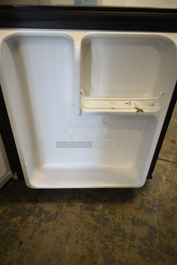 Hisense RR17D6ABE Metal Mini Cooler. 115 Volts, 1 Phase. Tested and Working! - Image 4 of 5