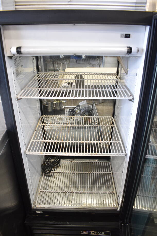 True GDM-10PT Metal Commercial Single Door Reach In Pass Through Cooler Merchandiser. 115 Volts, 1 Phase. Tested and Working! - Image 3 of 4