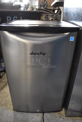 Danby DAR044A6BSLDBO Mini Cooler. 115 Volts, 1 Phase. 20.5x21.5x33.5. Tested and Working!