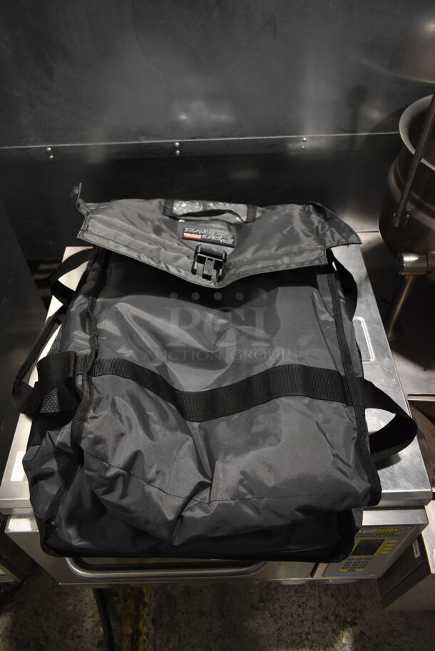 6 BRAND NEW IN BOX! Rubbermaid Pro Serve Insulated Food Carrying Bags. 6 Times Your Bid! - Image 8 of 8