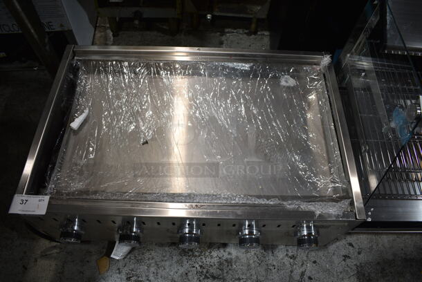 BRAND NEW SCRATCH AND DENT! Backyard Pro CPBQ-36 Stainless Steel Propane Gas Powered Outdoor Grill w/ Under Shelf. No Legs or Commercial Casters. 16,000 BTU.  - Image 4 of 7