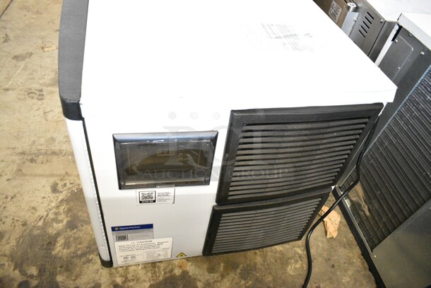 BRAND NEW SCRATCH AND DENT! 2024 Avantco 194MCH430A Stainless Steel Commercial 30" Modular Half Cube Ice Machine - 400 lb. 115 Volts, 1 Phase. - Image 4 of 7