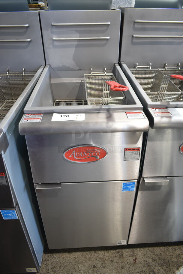 BRAND NEW SCRATCH AND DENT! 2024 Avantco 177FFES50N 45-50 lb. Natural Gas Stainless Steel Floor Fryer w/ 1 Metal Fry Basket. 85,000 BTU - Image 2 of 6