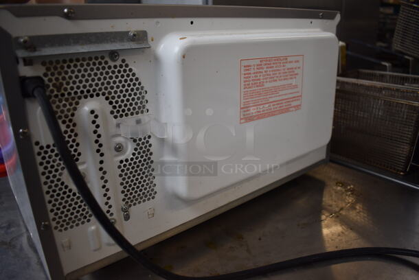 Panasonic CME-1024F Metal Commercial Countertop Microwave Oven. 120 Volts, 1 Phase. 20x15x12 - Image 6 of 7