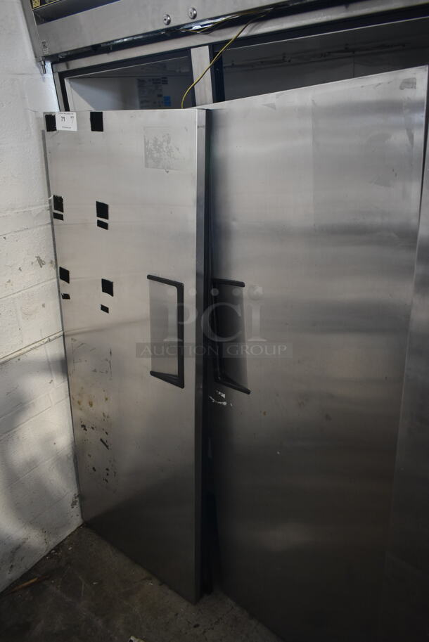 2014 True TG2R-2S ENERGY STAR Stainless Steel Commercial 2 Door Reach In Cooler w/ Poly Coated Racks on Commercial Casters. Doors Need To Be Reattached. 115 Volts, 1 Phase. Tested and Powers On But Does Not Get Cold - Image 3 of 8