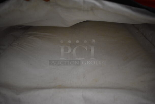 4 Red Poly Insulated Pizza Delivery Food Bags. 19x19x5. 4 Times Your Bid! - Image 5 of 5