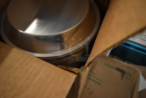 BRAND NEW SCRATCH AND DENT! Chicago Metallic 48110 8 7/8" x 1 1/8" 29 Gauge Aluminum Pie Pan - 144/Case - Image 8 of 8