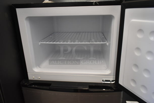 Frigidaire EFR780-6COM Cooler Freezer. 120 Volts, 1 Phase. Tested and Working! - Image 2 of 6