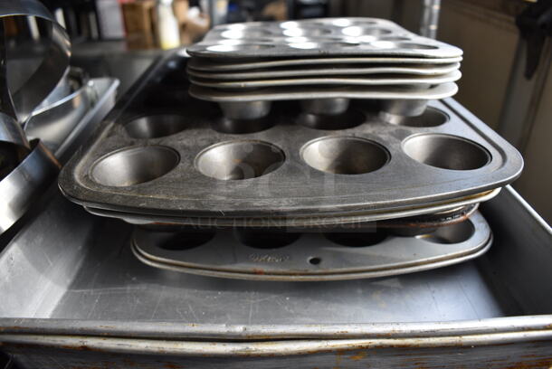 ALL ONE MONEY! Tier Lot of Various Metal Items Including Muffin Baking Pans, Stock Pot - Image 7 of 7