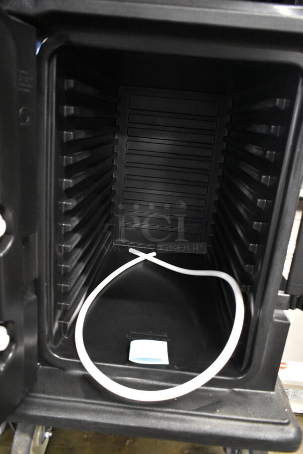 BRAND NEW SCRATCH AND DENT! Cambro Cam6000 Double Black Poly Heated Ultra Food Pan Carrier on Commercial Casters. 100-120 Volts, 1 Phase.  - Image 4 of 7