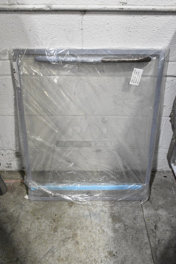 BRAND NEW SCRATCH AND DENT! Avantco 360LIDDFF16 Top and Bottom Glass Lids for DFF16-HC Freezers - 2/Set - Image 3 of 4