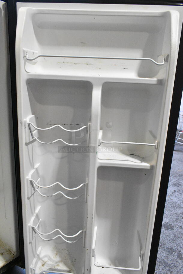 Galanz GLR33MBKE23 Mini Cooler. 115 Volts, 1 Phase. Cannot Test Due To Missing Power Cord - Image 5 of 6