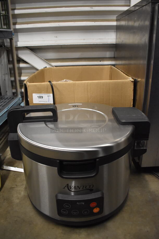 BRAND NEW IN BOX! Avantco 177RCSA90 Stainless Steel Commercial Countertop Rice Cooker. 240 Volts, 1 Phase. 21.5x19x16. Tested and Working!