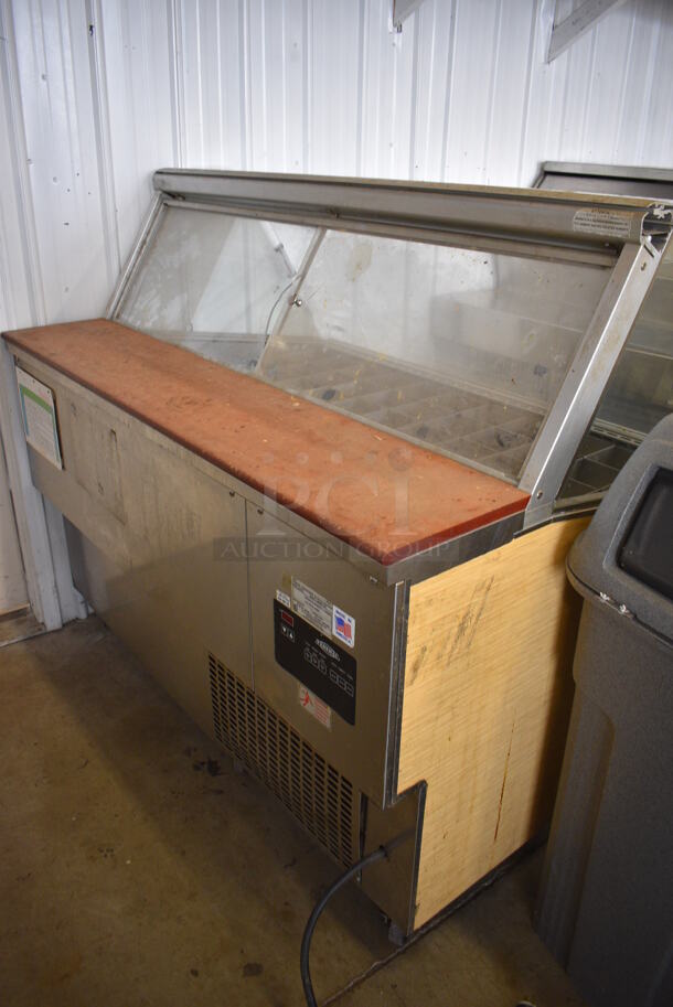 Federal Model SQ5CD Metal Commercial Floor Style Deli Display Case Merchandiser on Commercial Casters. 120 Volts, 1 Phase. 60x44x53.5. Tested and Working! - Image 5 of 8