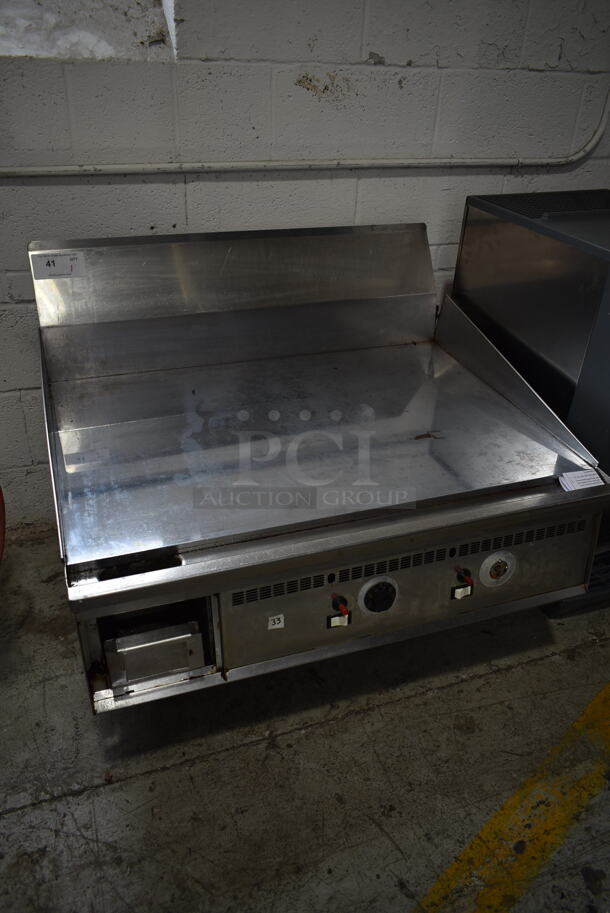 Keating 36X30FLD Miraclean Stainless Steel Commercial Countertop Natural Gas Powered Chrome Top Flat Top Griddle. 90,000 BTU.