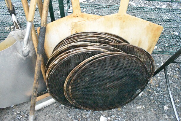 ALL ONE MONEY! Lot of Various Items Including 5 Pizza Peels, 33 Metal Pizza Screen, 9 Pizza Pie Stands, Rubbermaid Pro Serve Catering Carrying Bags.  - Image 6 of 10