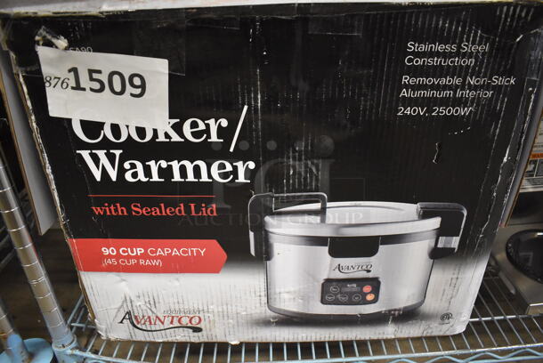 BRAND NEW IN BOX! Avantco 177RCSA90 Stainless Steel Commercial Countertop Rice Cooker. 240 Volts, 1 Phase. 21.5x19x16. Tested and Working! - Image 9 of 9