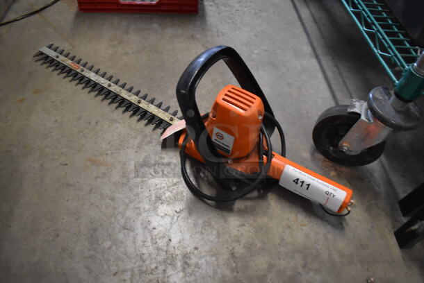 Black & Decker 16" Shrub Hedge Trimmer. 28x7x8 - Image 2 of 4