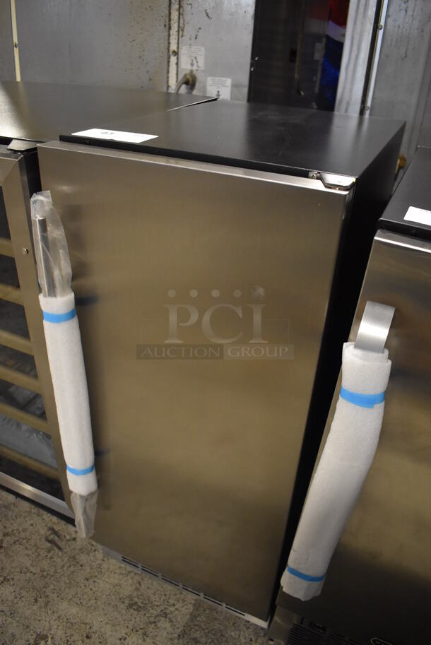 BRAND NEW SCRATCH AND DENT! Danby DIM32D1BSSPR Stainless Steel Self Contained Ice Maker. 115 Volts, 1 Phase. 15x24x34. Tested and Working! - Image 2 of 8