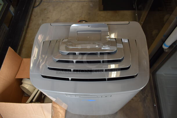 BRAND NEW SCRATCH AND DENT! Whynter ARC-131GD 13,000 BTU Dual Hose Cooling Portable Air Conditioner, Dehumidifier, and Fan with Activated Carbon Filter in Gray. 115 Volts, 1 Phase. Tested and Working! - Image 4 of 7