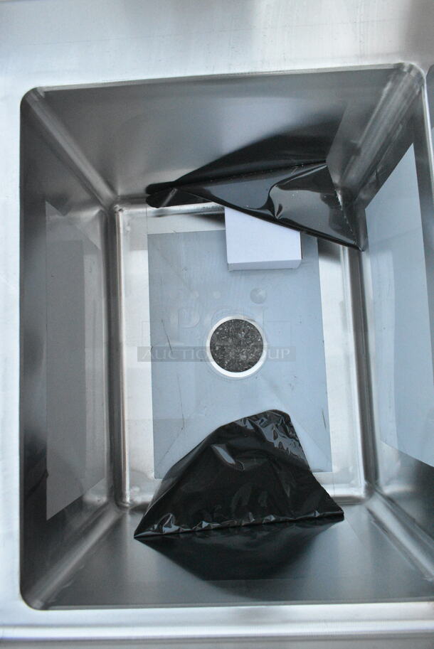 BRAND NEW SCRATCH AND DENT! Regency 600DDTS384RT 16-Gauge 7' Soiled / Dirty Dish Table with 3-Compartment Sink - 16" x 20" x 14" Bowls - Right Drainboard. No Legs.  - Image 7 of 10