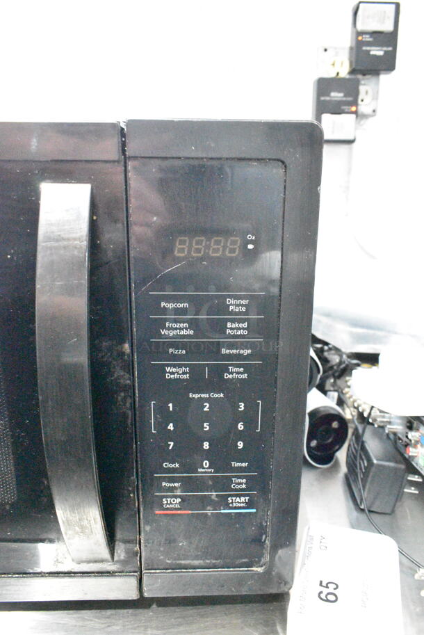 Magic Chef HMM1611B2 Metal Countertop Microwave Oven w/ Plate. 120 Volts, 1 Phase.  - Image 2 of 4