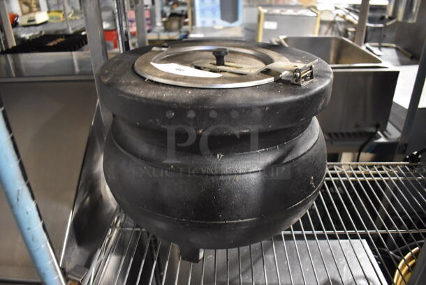 Vollrath 1776 Metal Commercial Countertop Soup Kettle Food Warmer. 120 Volts, 1 Phase. 15x15x13. Tested and Working!