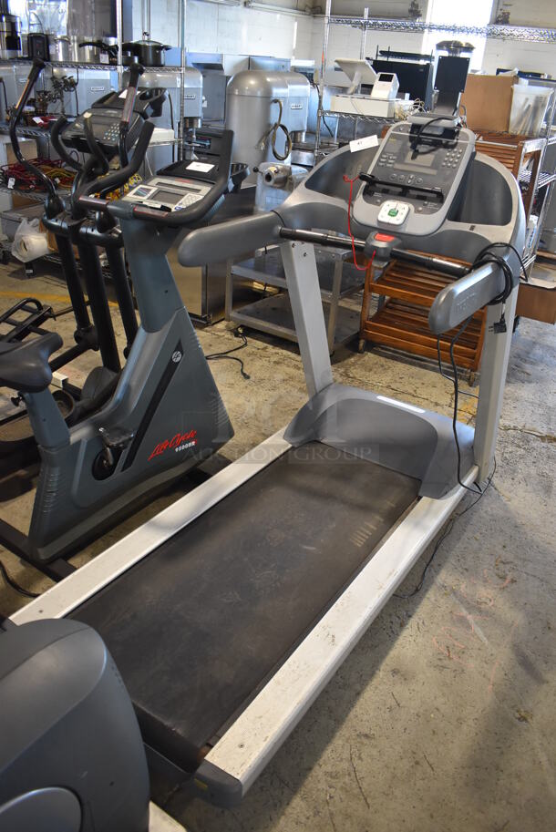 Precor 946i Metal Commercial Treadmill. 120 Volts, 1 Phase. 34x79x68. Powers On But Parts Do Not Move - Image 2 of 8