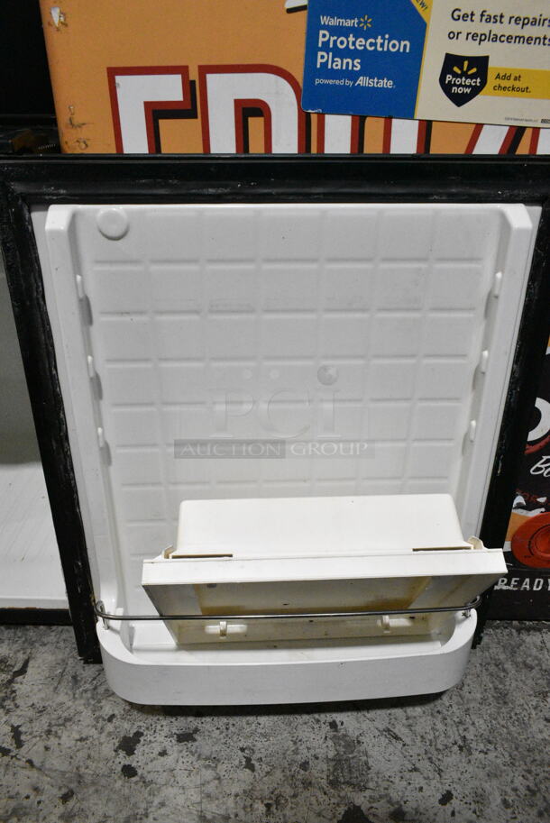 Vitrifrigo VF62 Mini Cooler. 115 Volts, 1 Phase. Cannot Test Due To Plug Style - Image 4 of 5