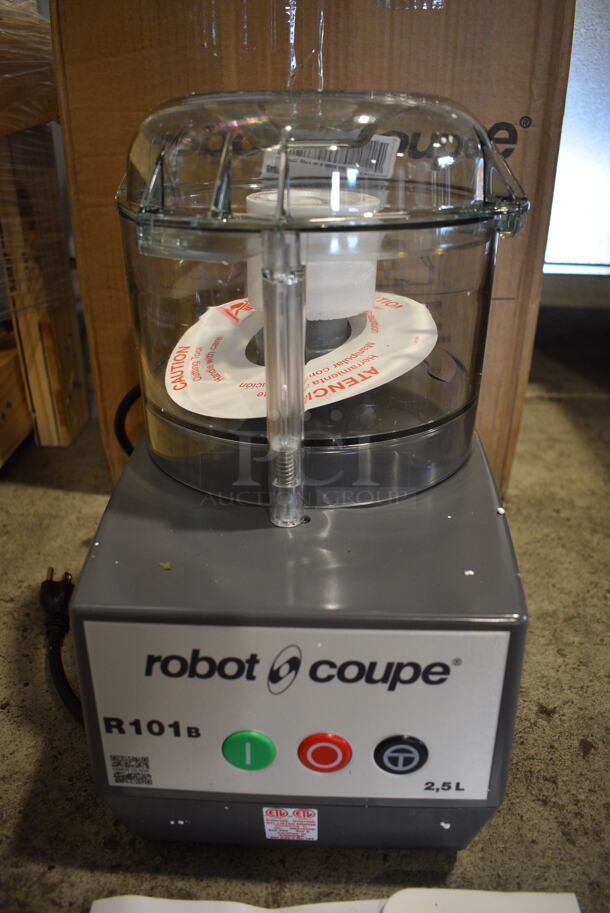 BRAND NEW SCRATCH AND DENT! Robot Coupe Model R 101 B Metal Commercial Countertop Food Processor w/ Bowl, Lid, S Blade. 120 Volts, 1 Phase. 8x11x13.5. Tested and Working! - Image 2 of 8
