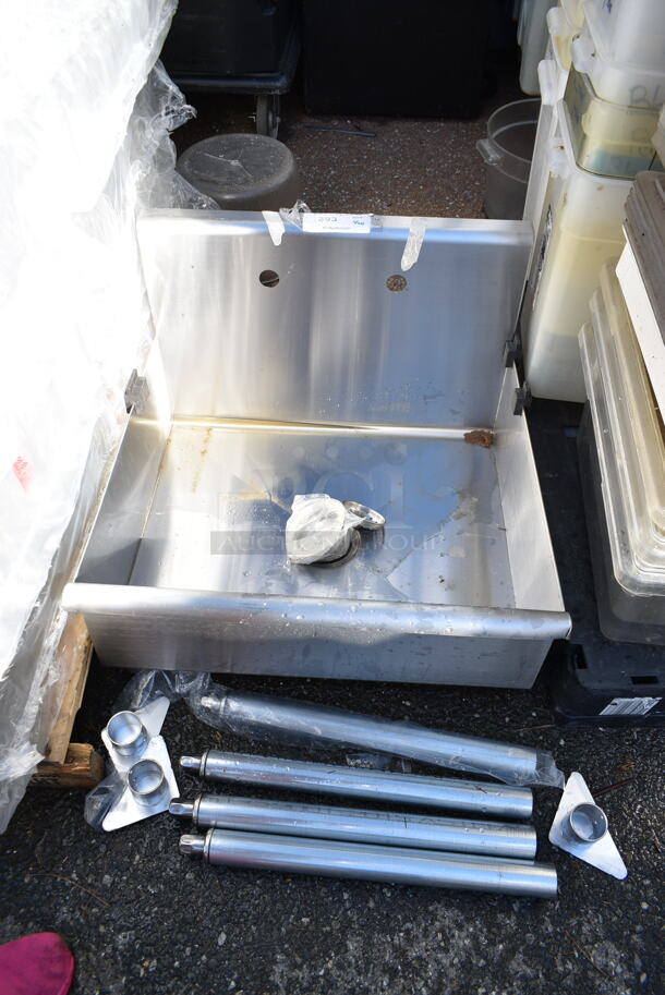 BRAND NEW SCRATCH AND DENT! Stainless Steel Single Bay Sink. - Item #1114473