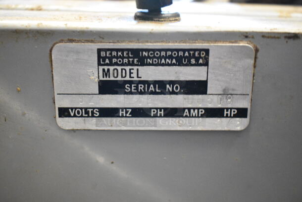 Berkel Metal Commercial Countertop Bread Loaf Slicer. 115 Volts, 1 Phase. Tested and Working!  - Image 5 of 5