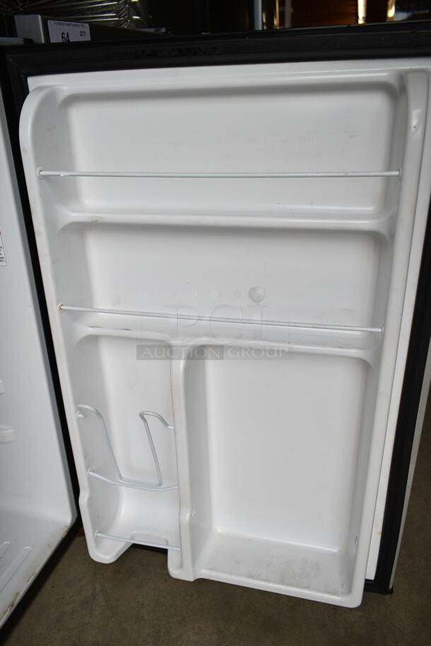 Haier HC46SF10SV Mini Cooler. 115 Volts, 1 Phase. Tested and Powers On But Does Not Get Cold - Image 3 of 4