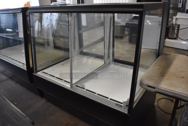 Federal SGR5048DZ Metal Commercial Floor Style Dual Temp Deli and Dry Display Case Merchandiser. 120 Volts, 1 Phase. 50x35x49. Tested and Working! - Image 3 of 6